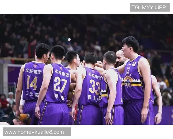 新疆队对阵北京紫禁勇士的精彩对决即将上演，谁将赢得胜利的荣耀